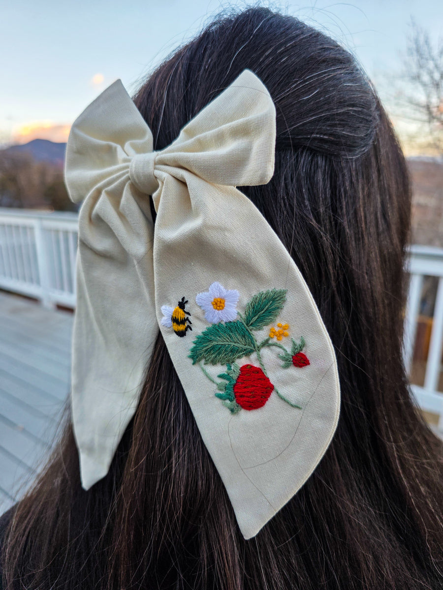 Strawberry Bee Linen Bow